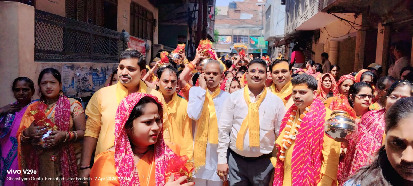 You are currently viewing पिपलेश्वर महादेव मंदिर से छैलबिहारी गेस्ट हाउस तक निकली विशाल कलश यात्रा, प्रशासन की रही चाक-चौबंद व्यवस्था राष्ट्रीय अध्यक्ष घनश्याम गुप्ता रहे शामिल